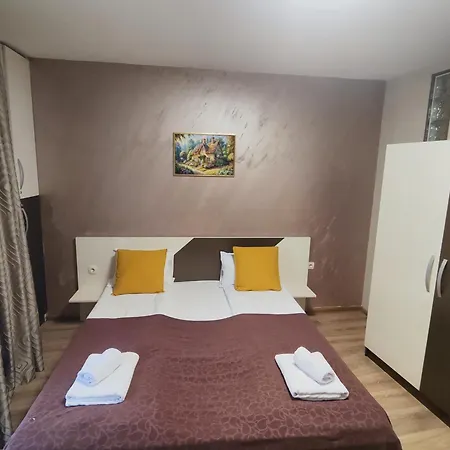 Madini アパートホテル