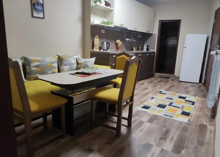 Madini アパートホテル