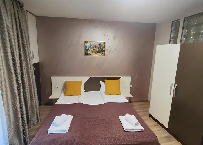 Madini アパートホテル