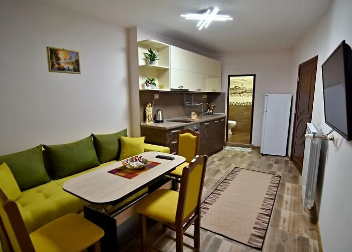 Madini アパートホテル